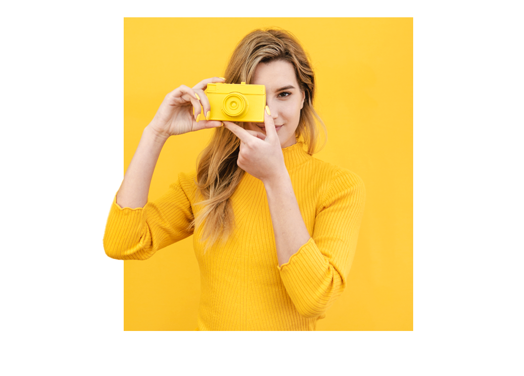 girl_photographer_yellow
